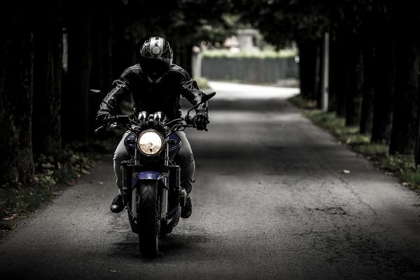 Ochrona na drodze - dlaczego warto inwestować w jakościową odzież motocyklową